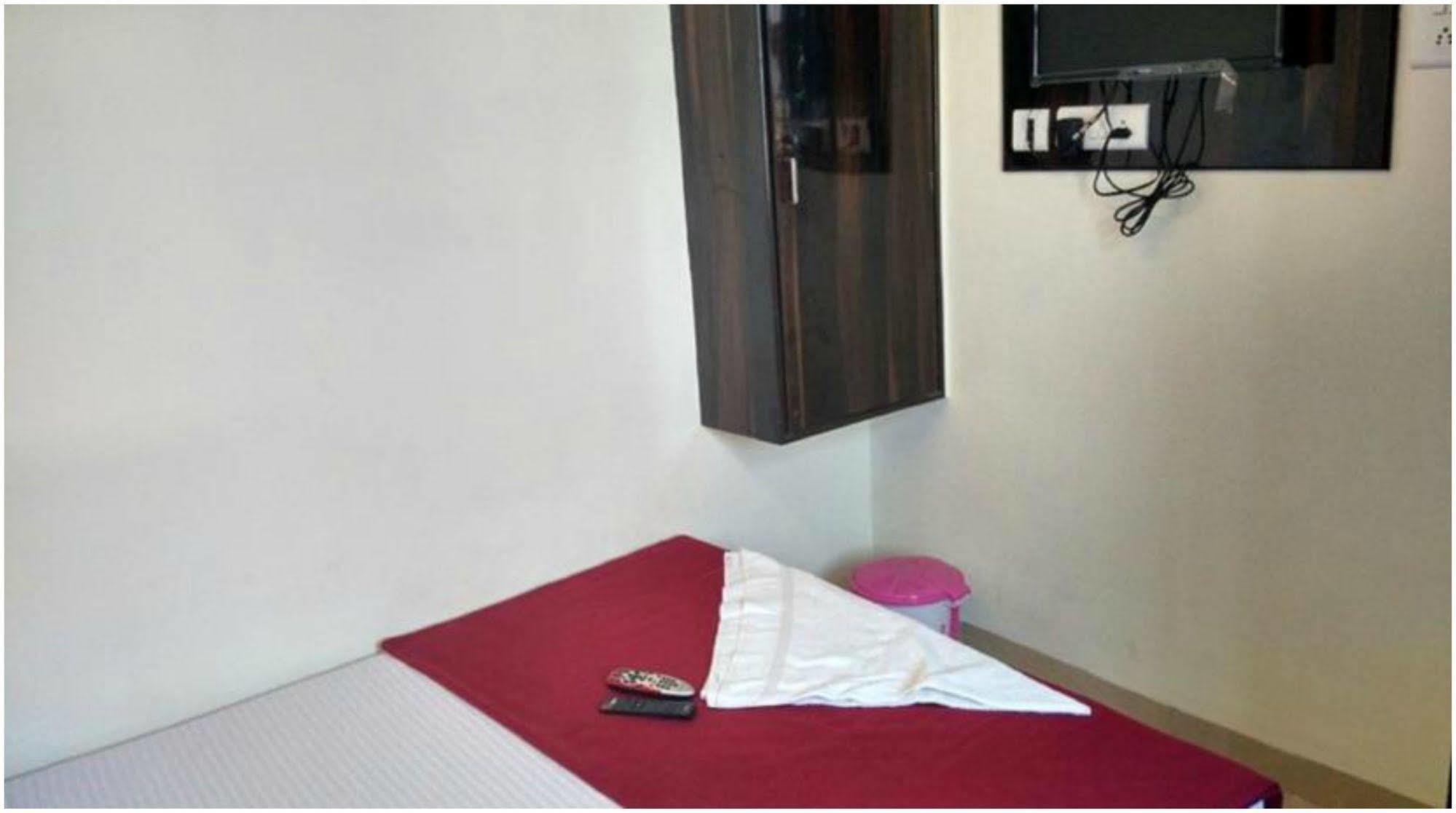 Oyo 76486 Silver Moon Mumbai Ngoại thất bức ảnh